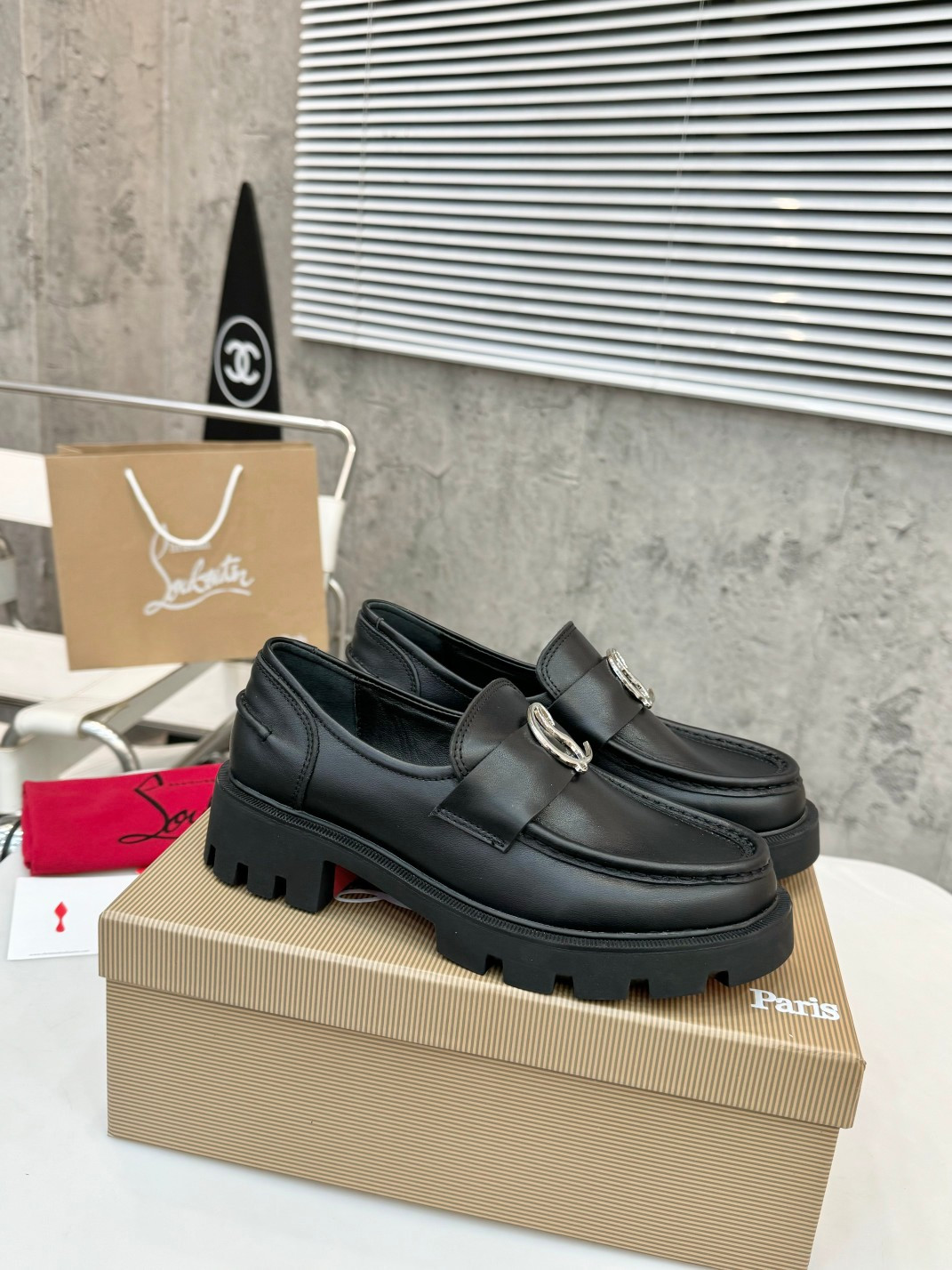 UA Ch**an Louboutin(CL) logo design,the latest runway version of the red-soled shoes