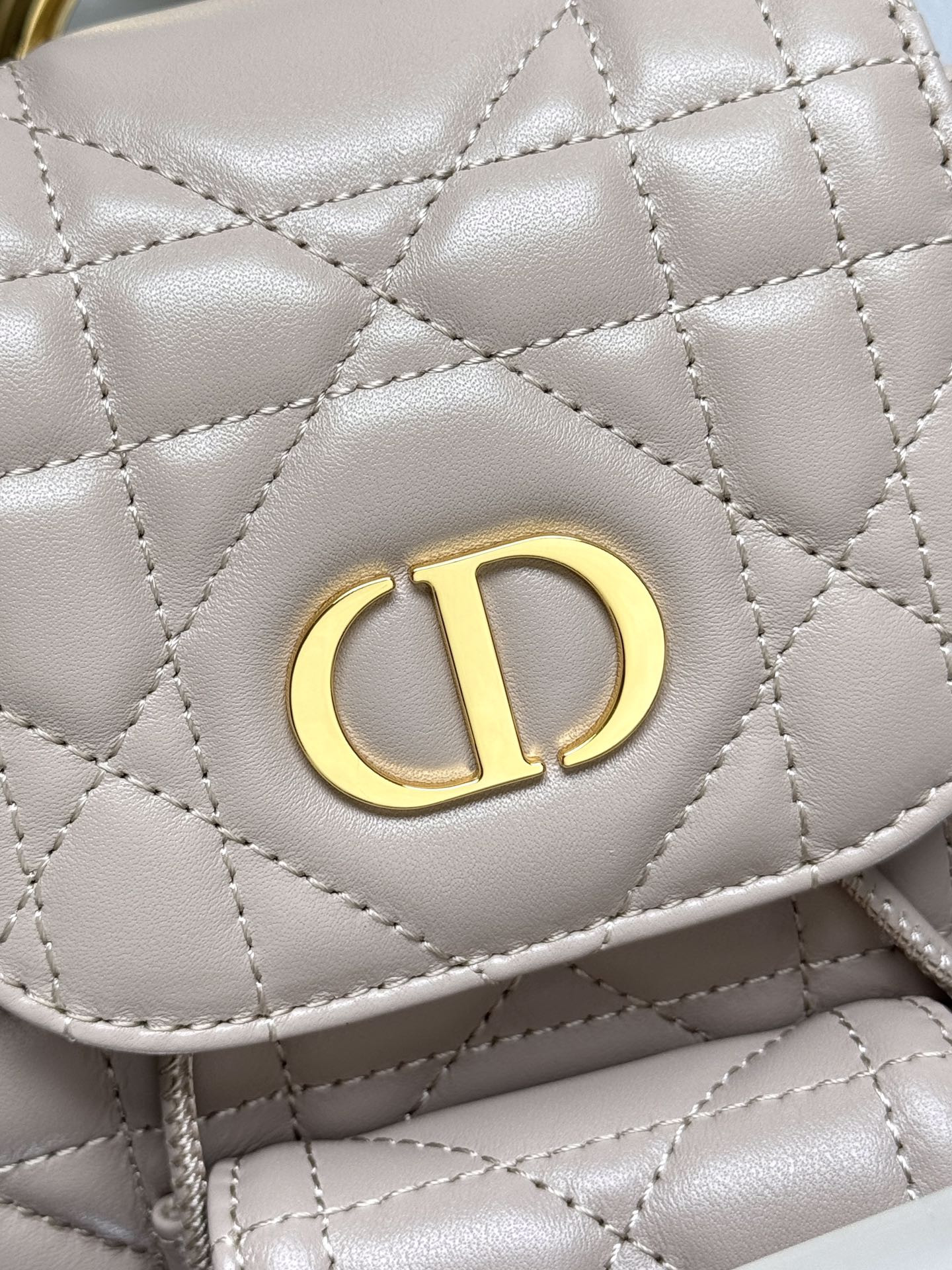 D*0r Caro Backpack Small 19.5 x 18.5 x 8.5 cm