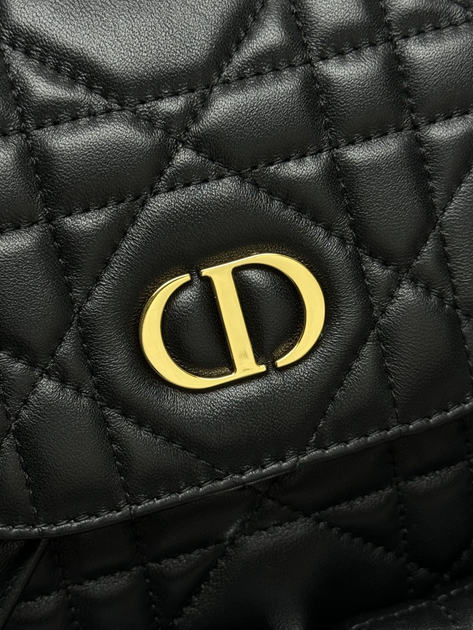 D*0r Caro Backpack Medium 23 x 26.7 x 12.5 cm