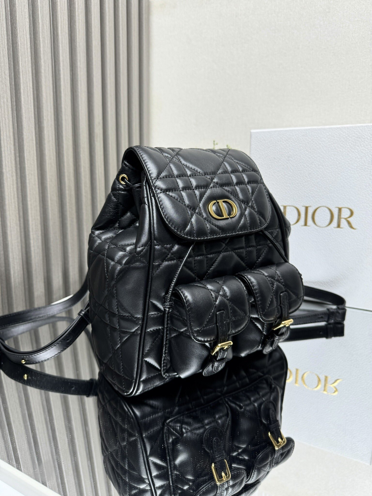 D*0r Caro Backpack Medium 23 x 26.7 x 12.5 cm
