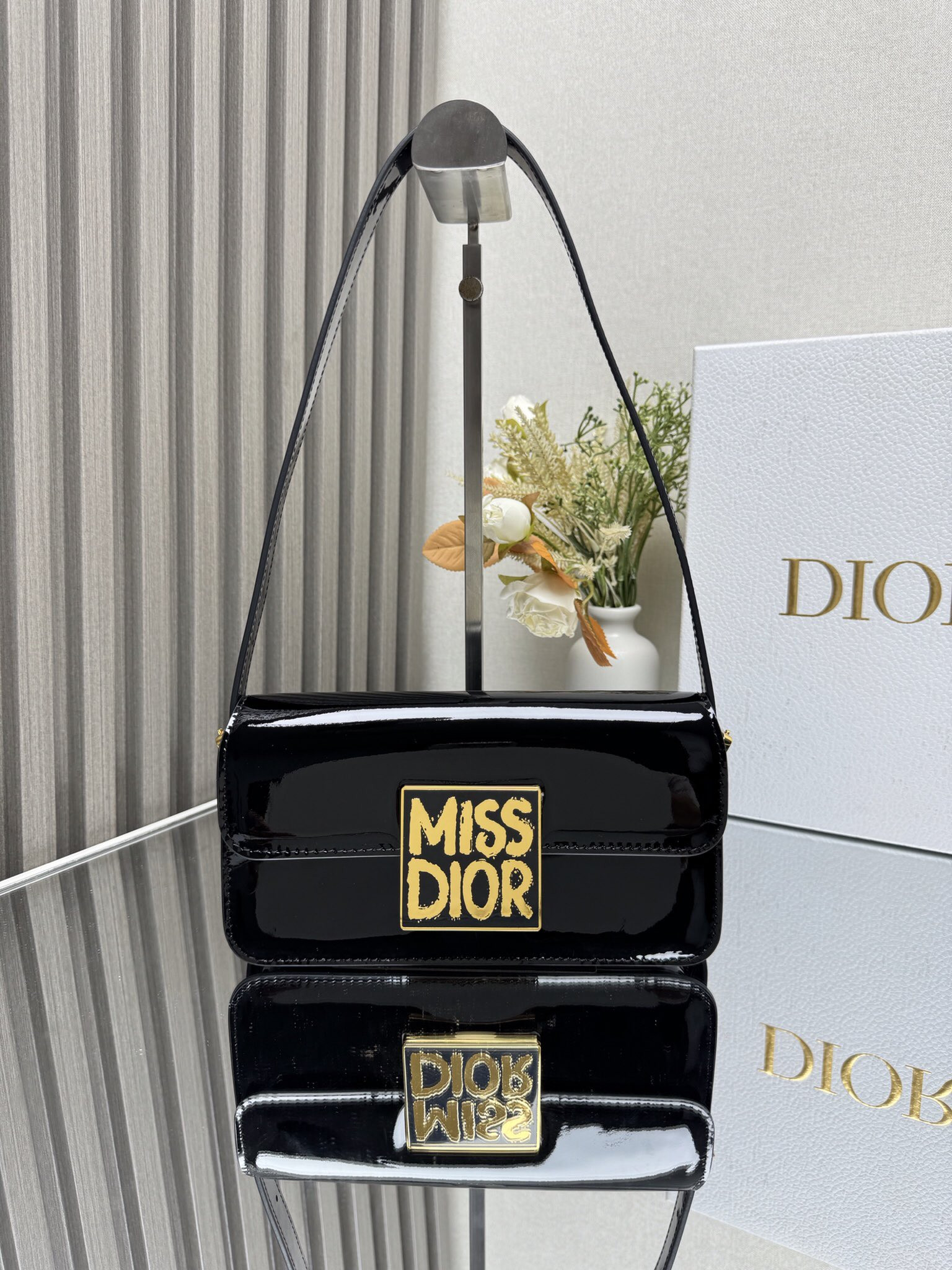 D*0r Miss D*0r flap bag 22 x 11 x 6 cm(Patent Calfskin)