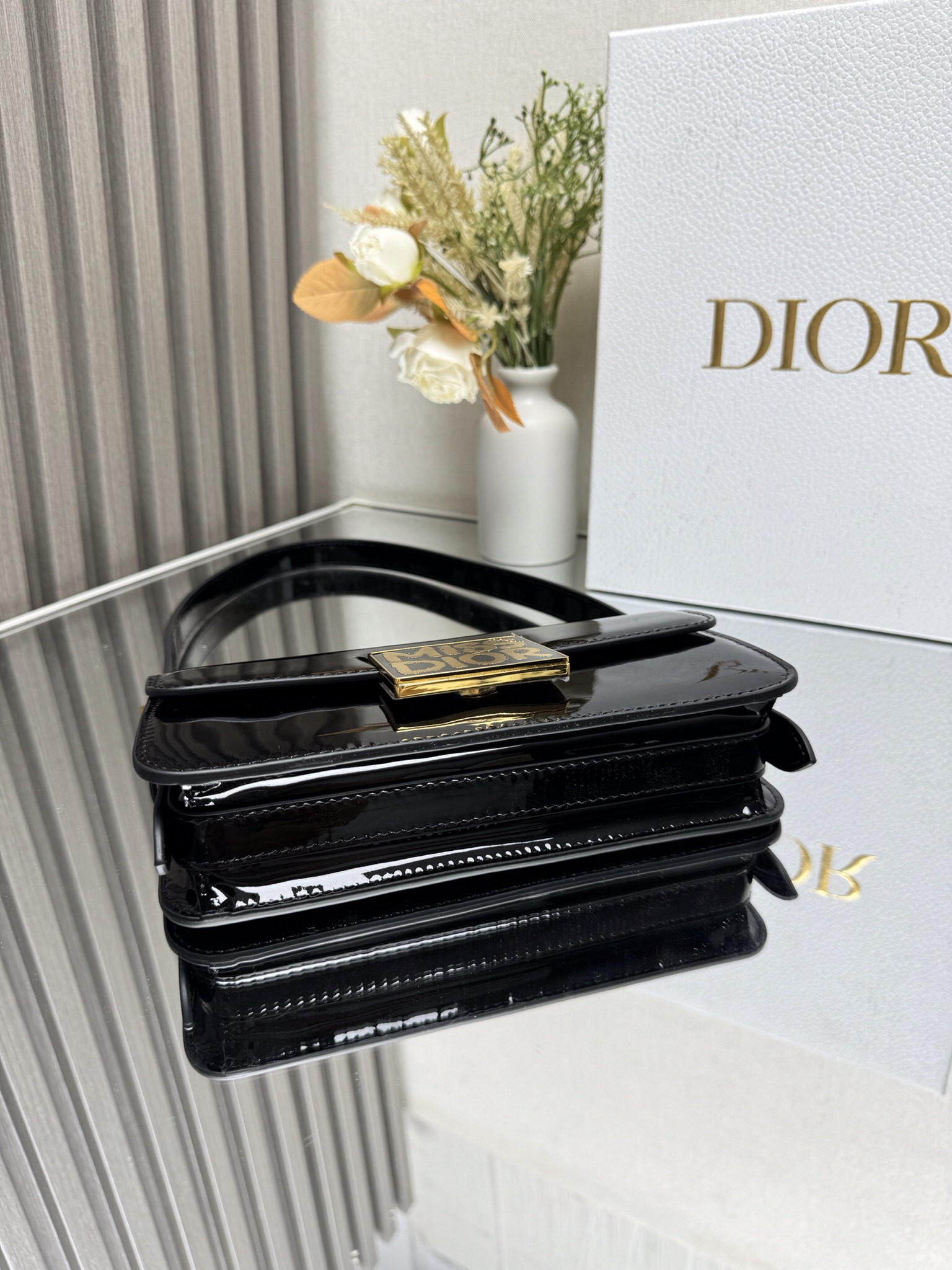 D*0r Miss D*0r flap bag 22 x 11 x 6 cm(Patent Calfskin)