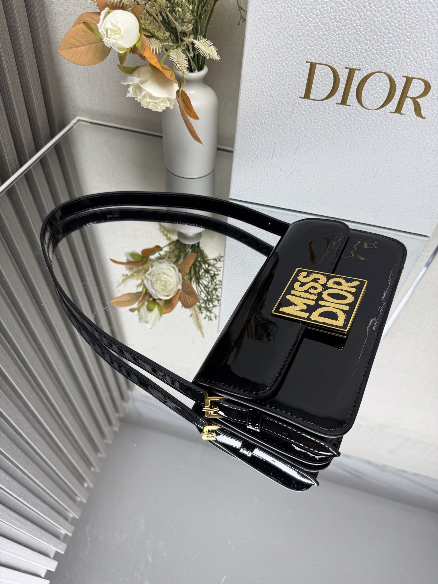 D*0r Miss D*0r flap bag 22 x 11 x 6 cm(Patent Calfskin)