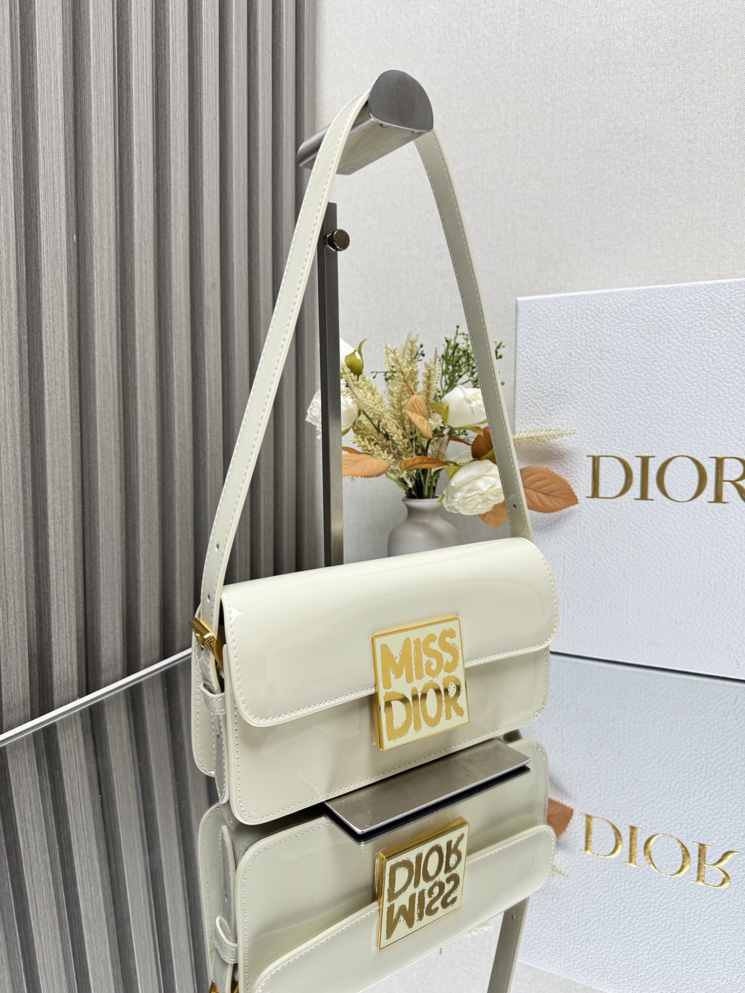 D*0r Miss D*0r flap bag 22 x 11 x 6 cm(Patent Calfskin)