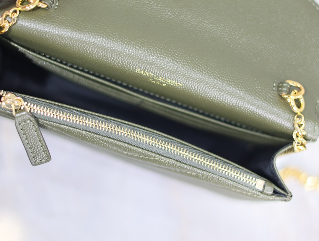 Y*L Cassandra WOC envelope chain wallet in grained poudre leather 19 x 12.5 x 3.5 cm