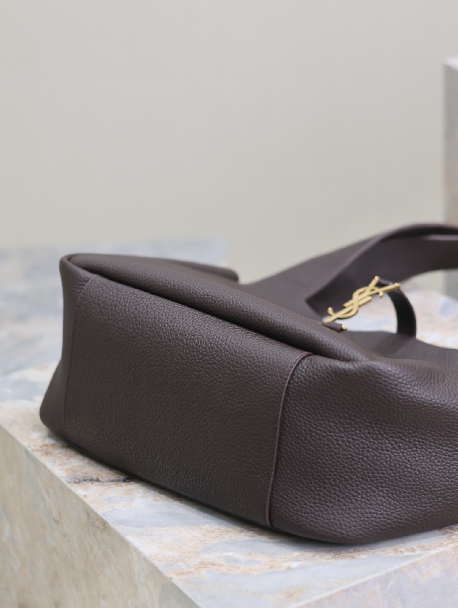 Y*L le 5 À 7 bea in grained leather 50×28×18cm