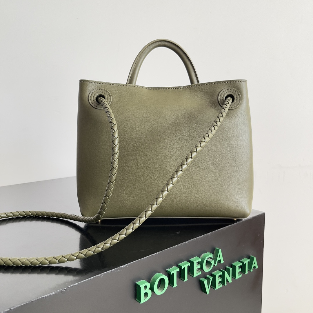 Bo*te*ga Ve*ne*ta Small Andiamo 25x22x10.5cm