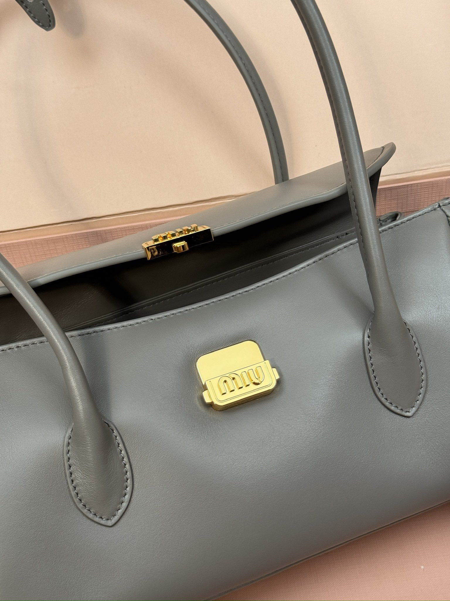 Miu Miu Leather shoulder bag 15x28x11cm