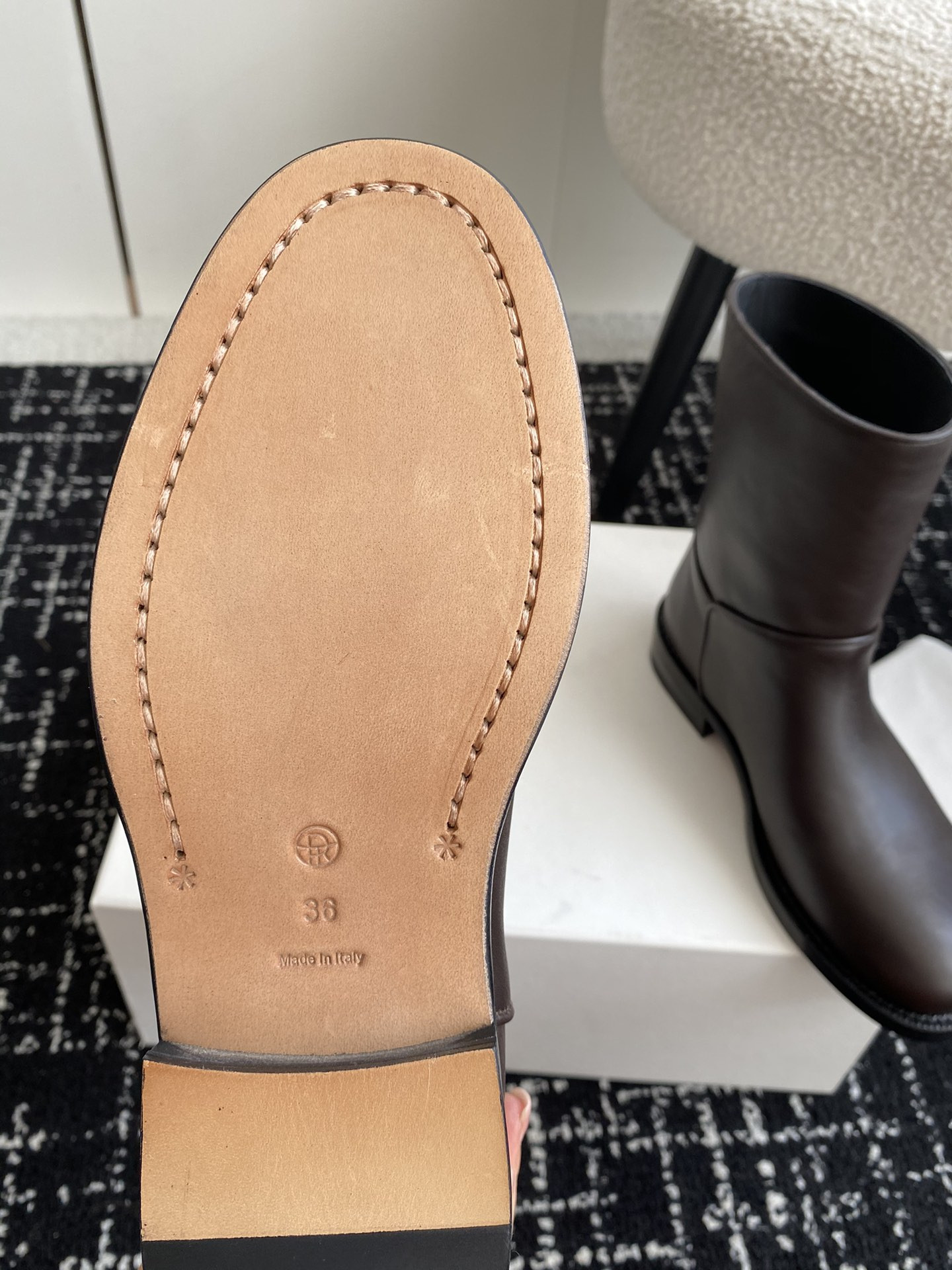 UA T*e R0w Boot