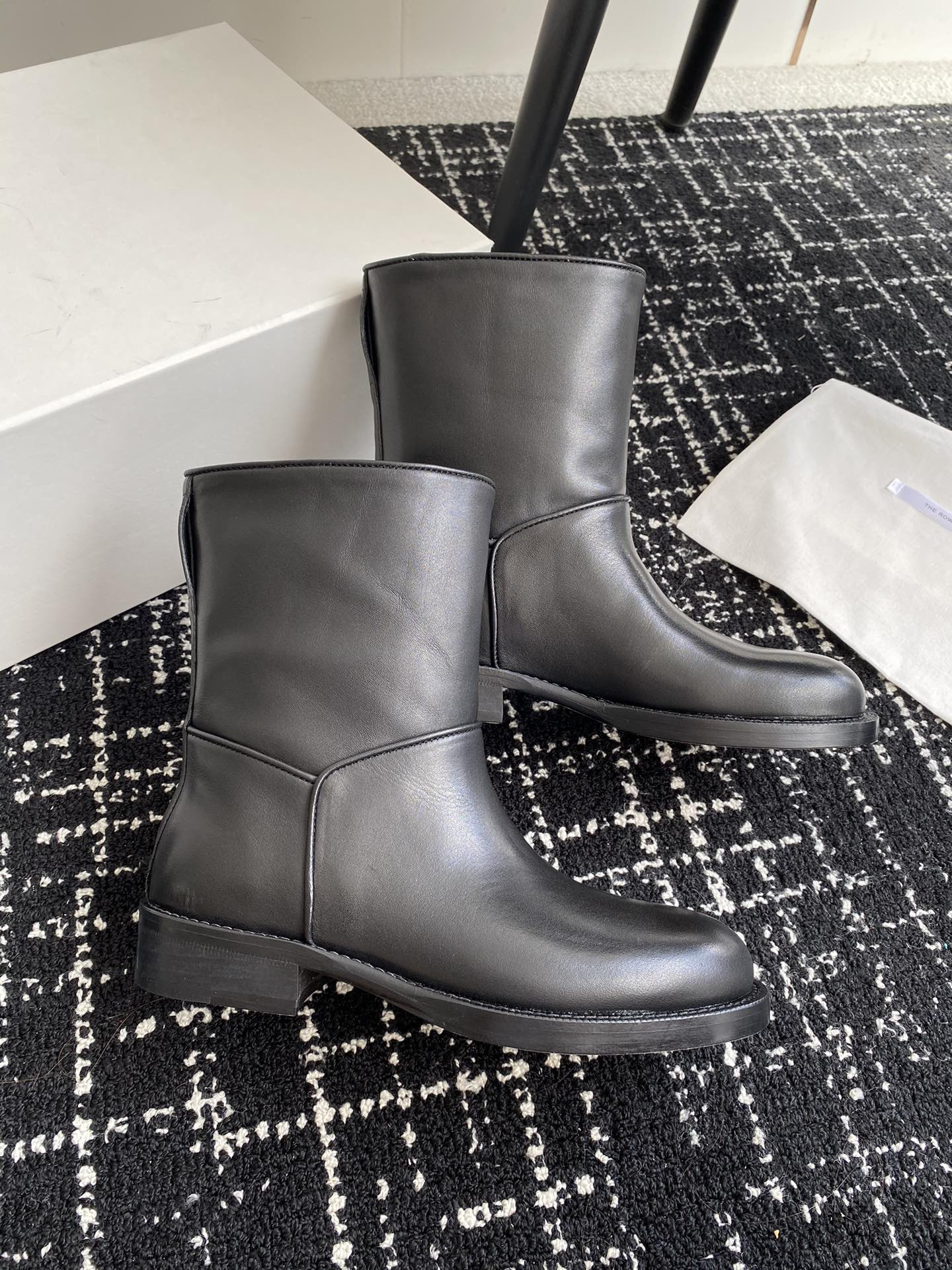 UA T*e R0w Boot