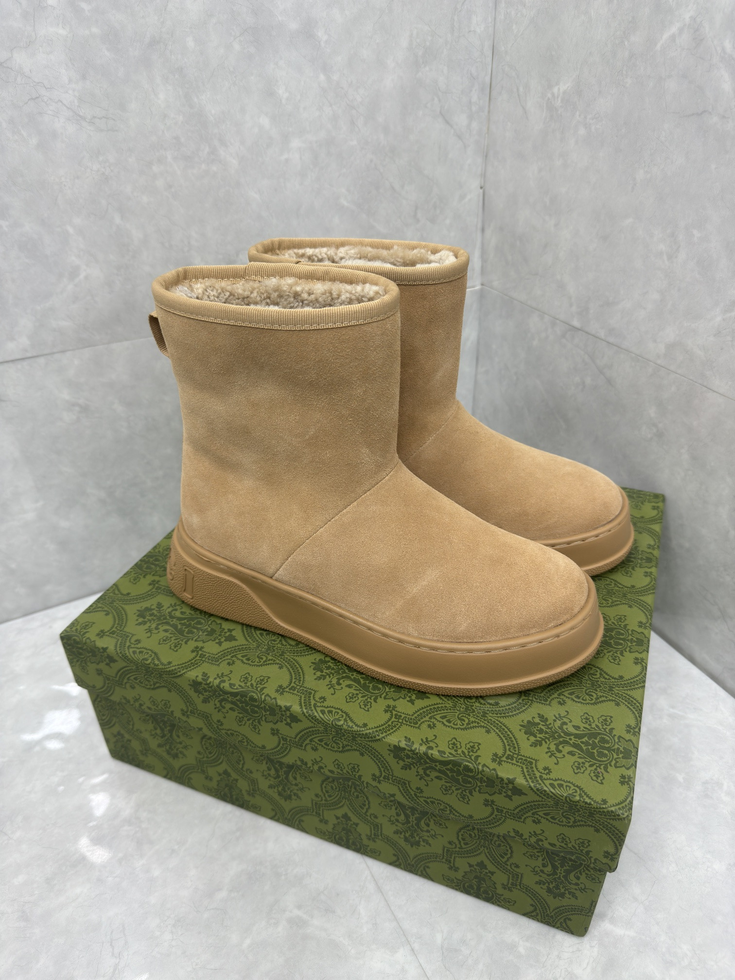 UA G*u*i Boot