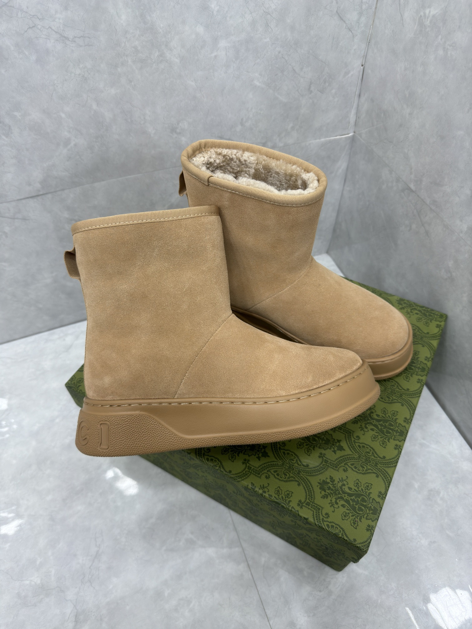UA G*u*i Boot