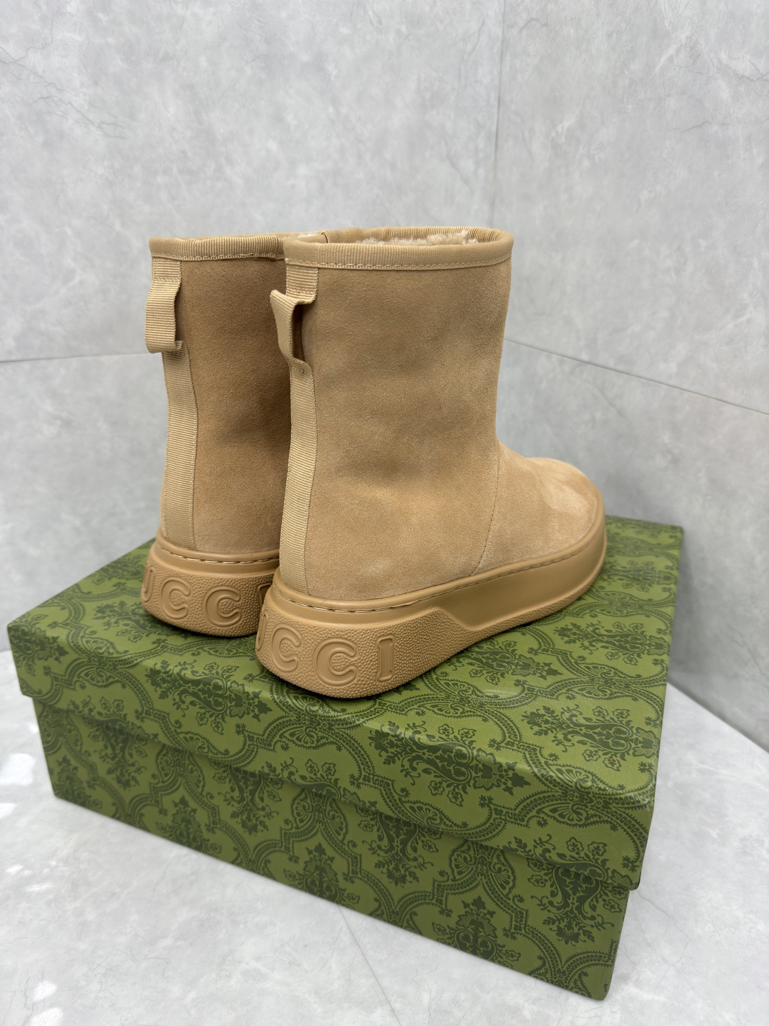 UA G*u*i Boot