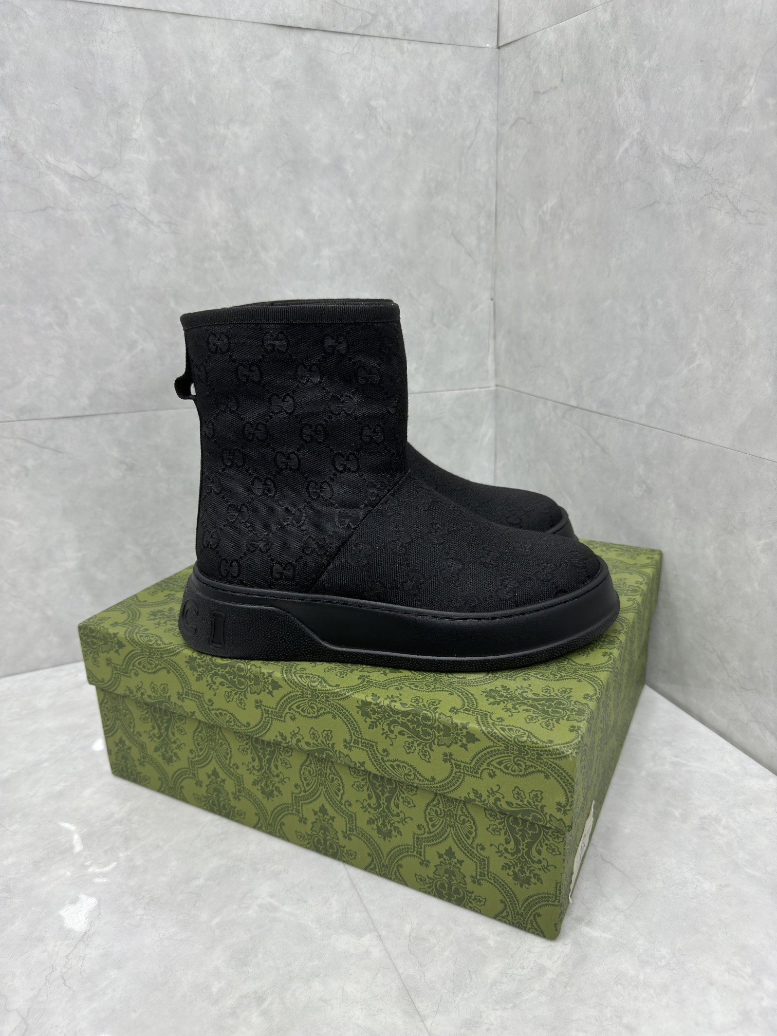UA G*u*i Boot