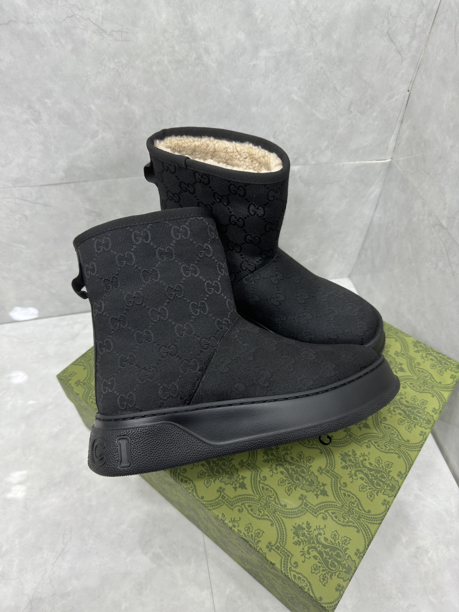 UA G*u*i Boot