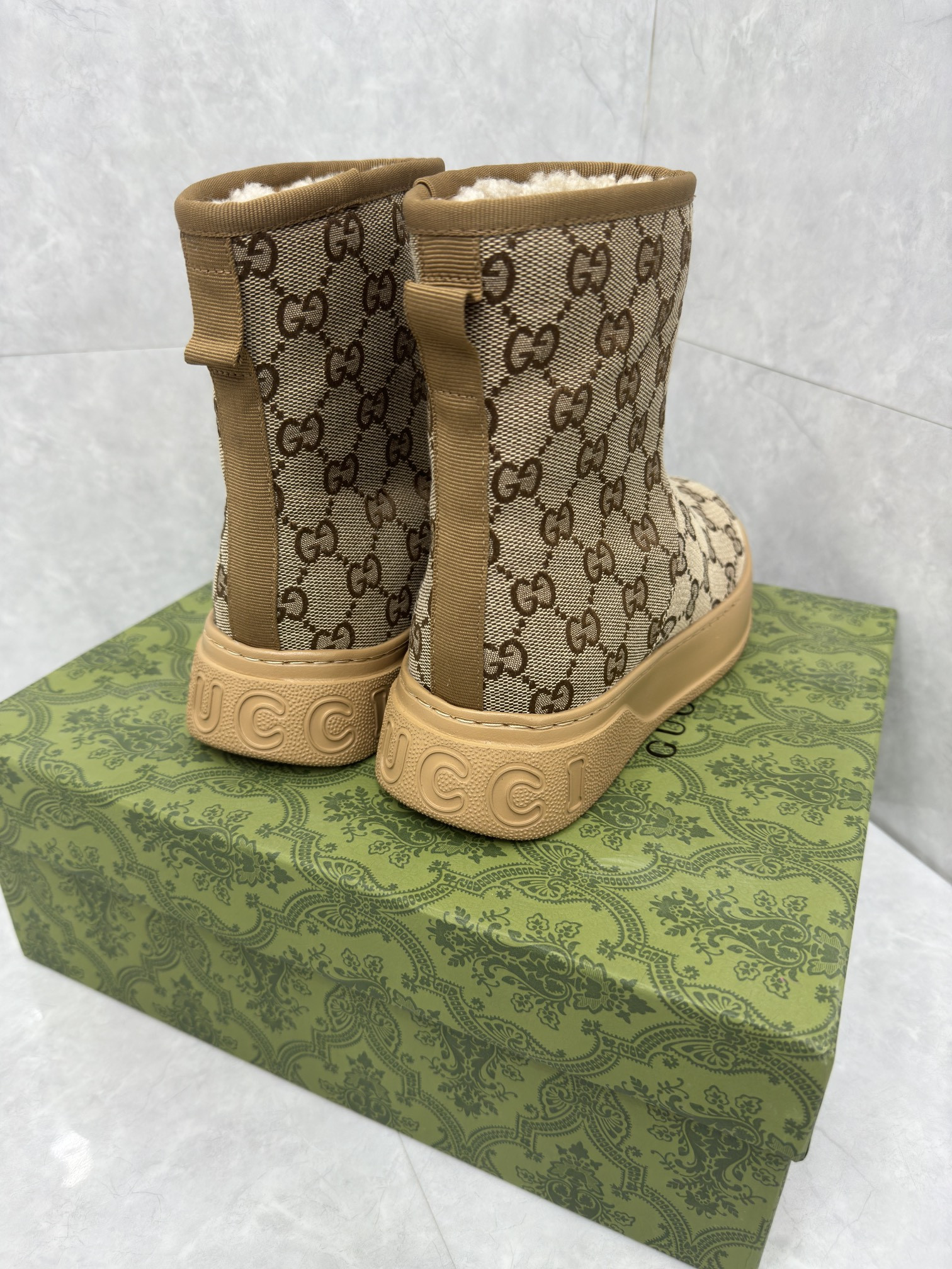 UA G*u*i Boot