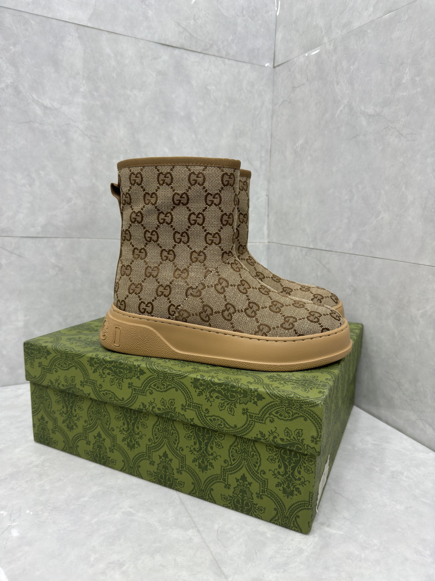 UA G*u*i Boot