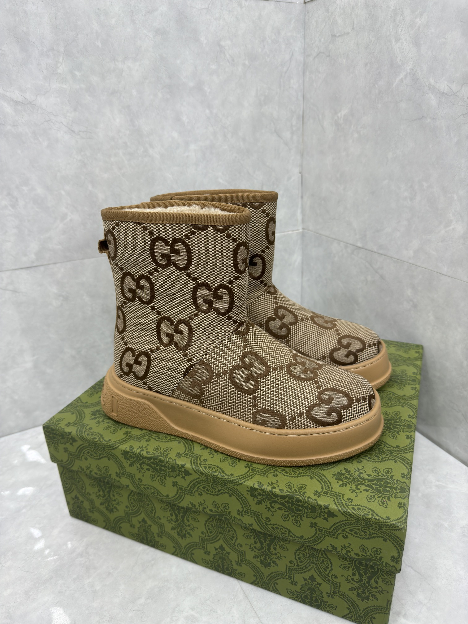 UA G*u*i Boot