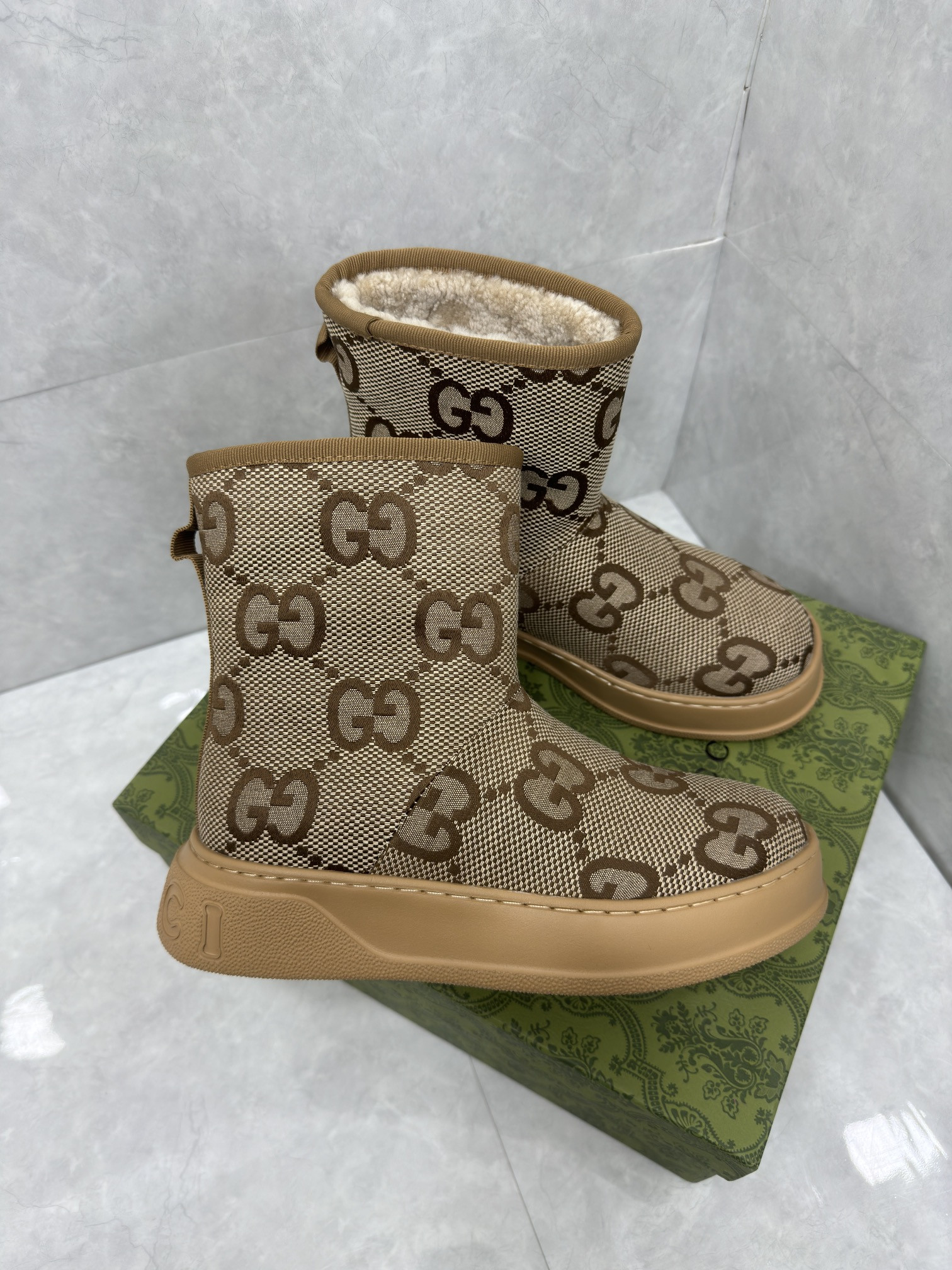 UA G*u*i Boot