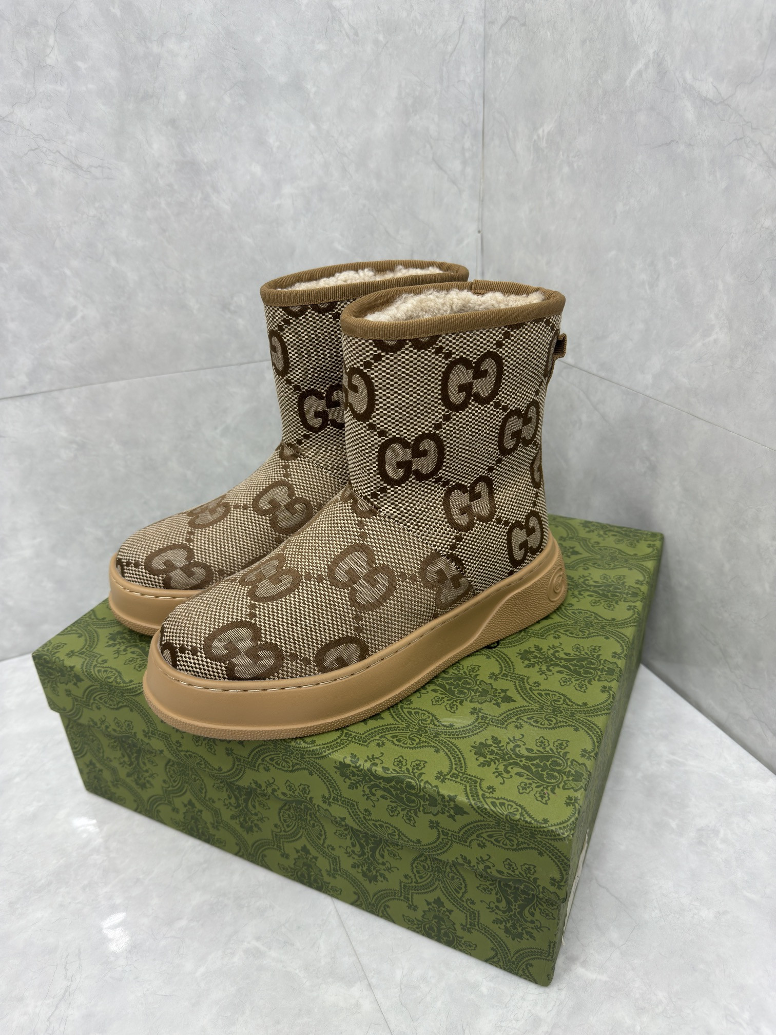 UA G*u*i Boot
