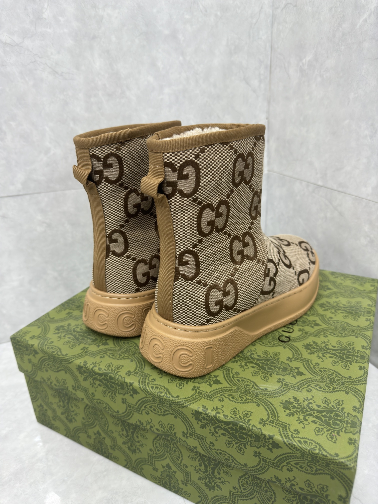 UA G*u*i Boot