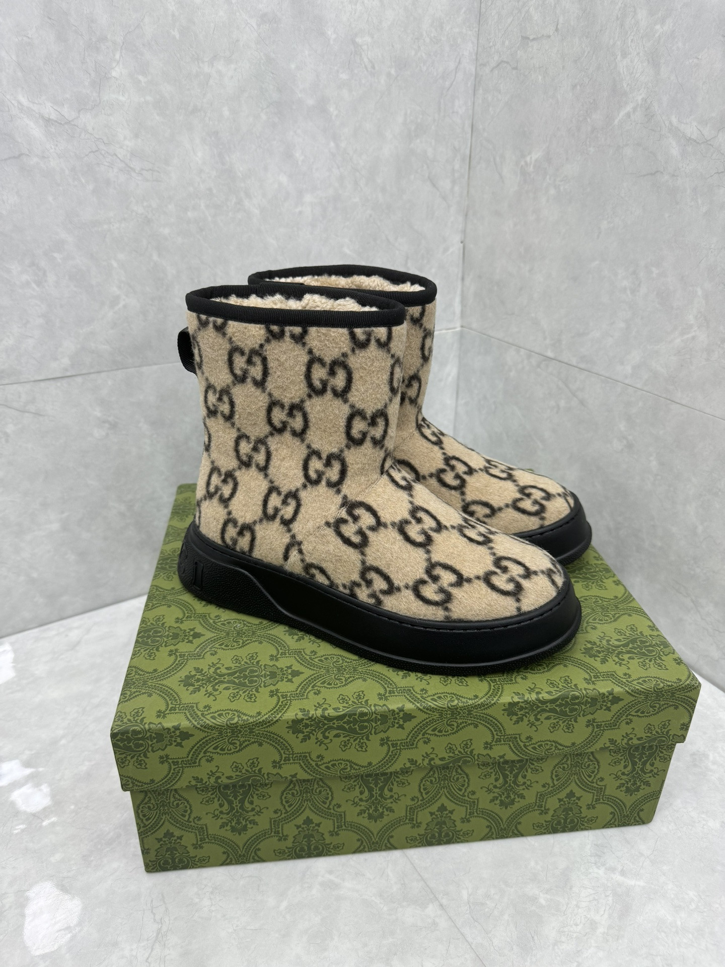 UA G*u*i Boot