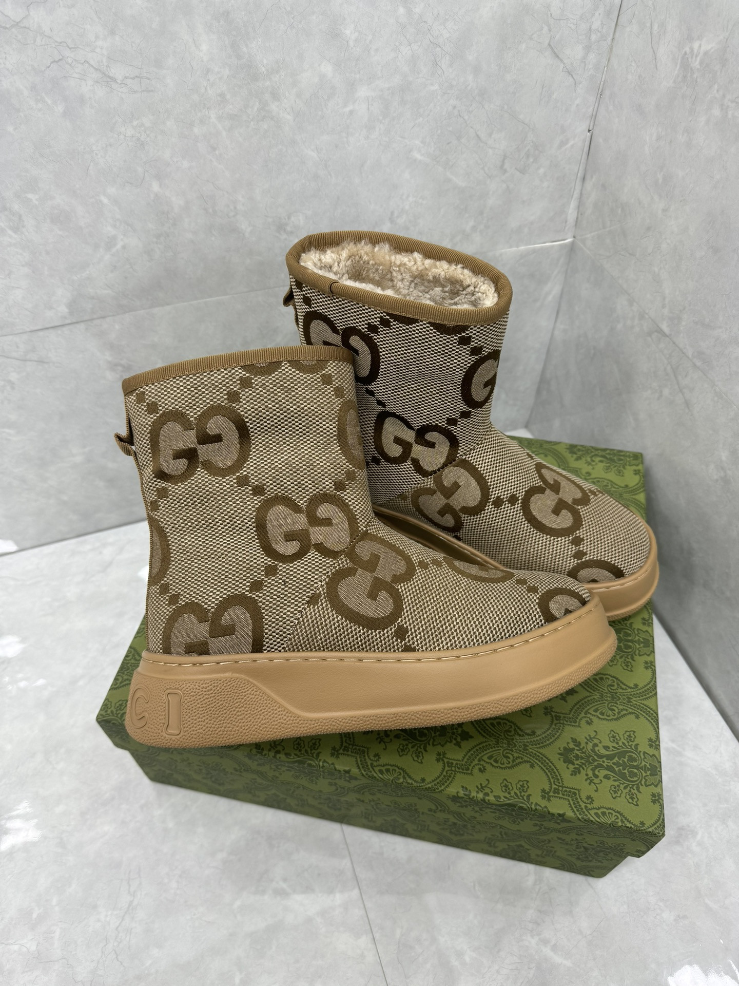 UA G*u*i Boot