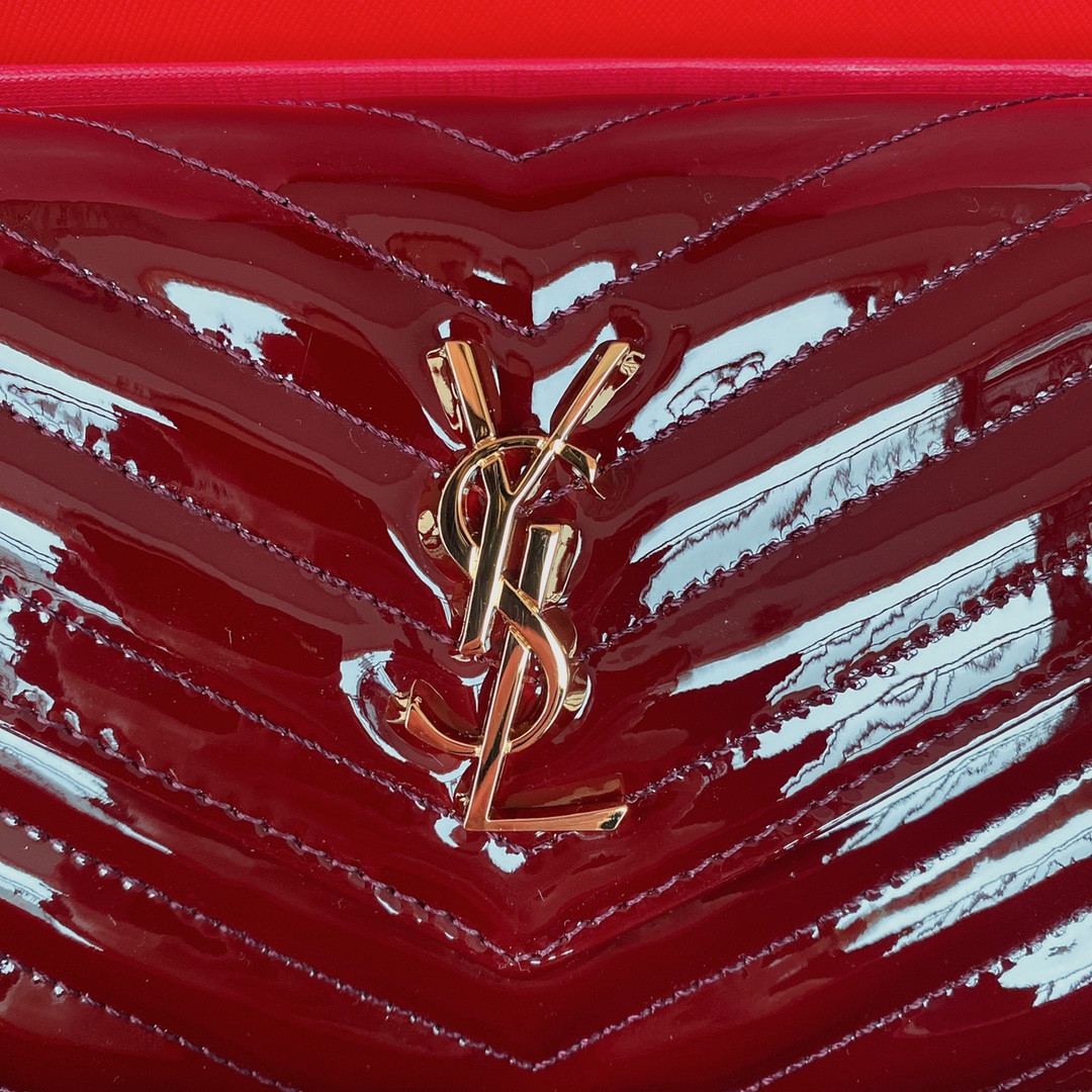 Y*L WOC CASSANDRE envelope chain wallet in patent leather 19x12.5x3.5cm