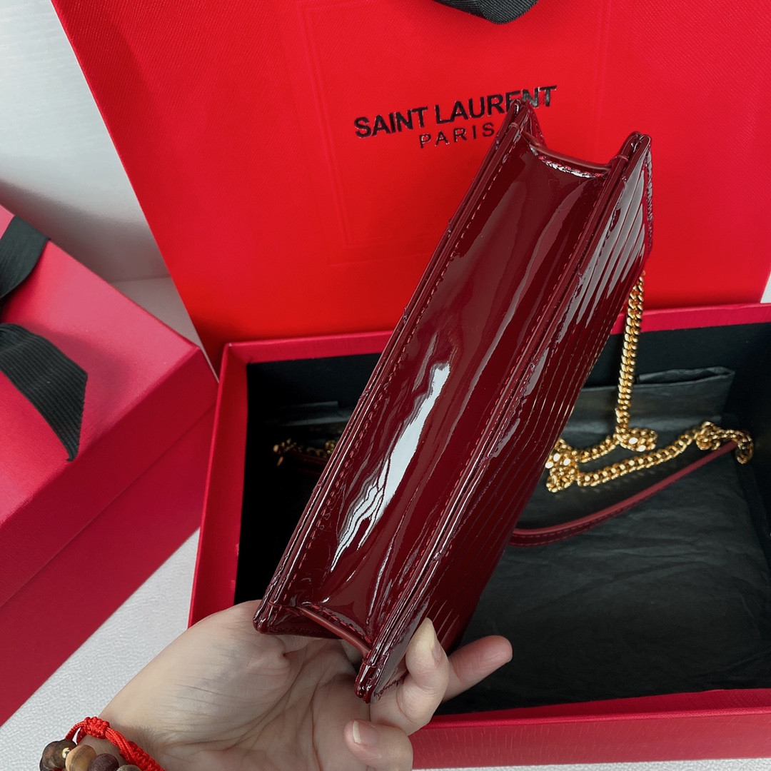 Y*L WOC CASSANDRE envelope chain wallet in patent leather 19x12.5x3.5cm