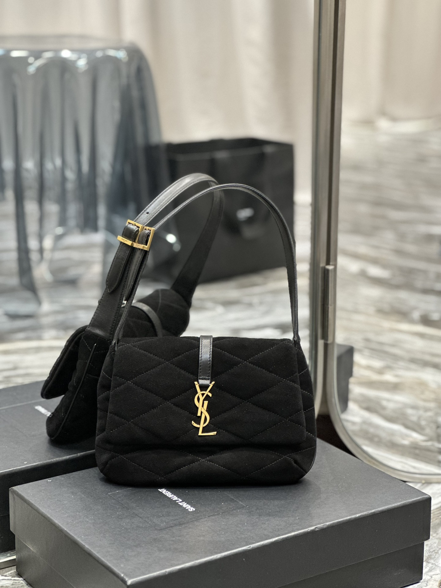 Y*L LE 57 HOBO BAG 24×18×5.5cm