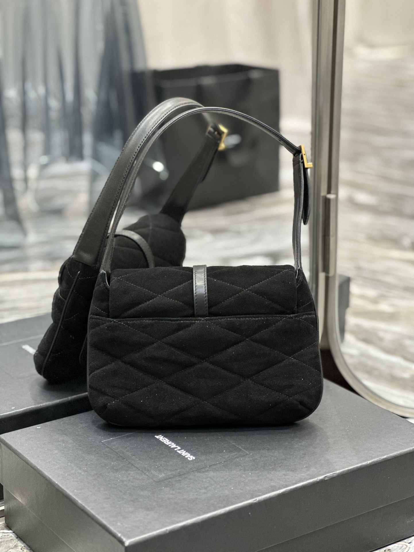 Y*L LE 57 HOBO BAG 24×18×5.5cm