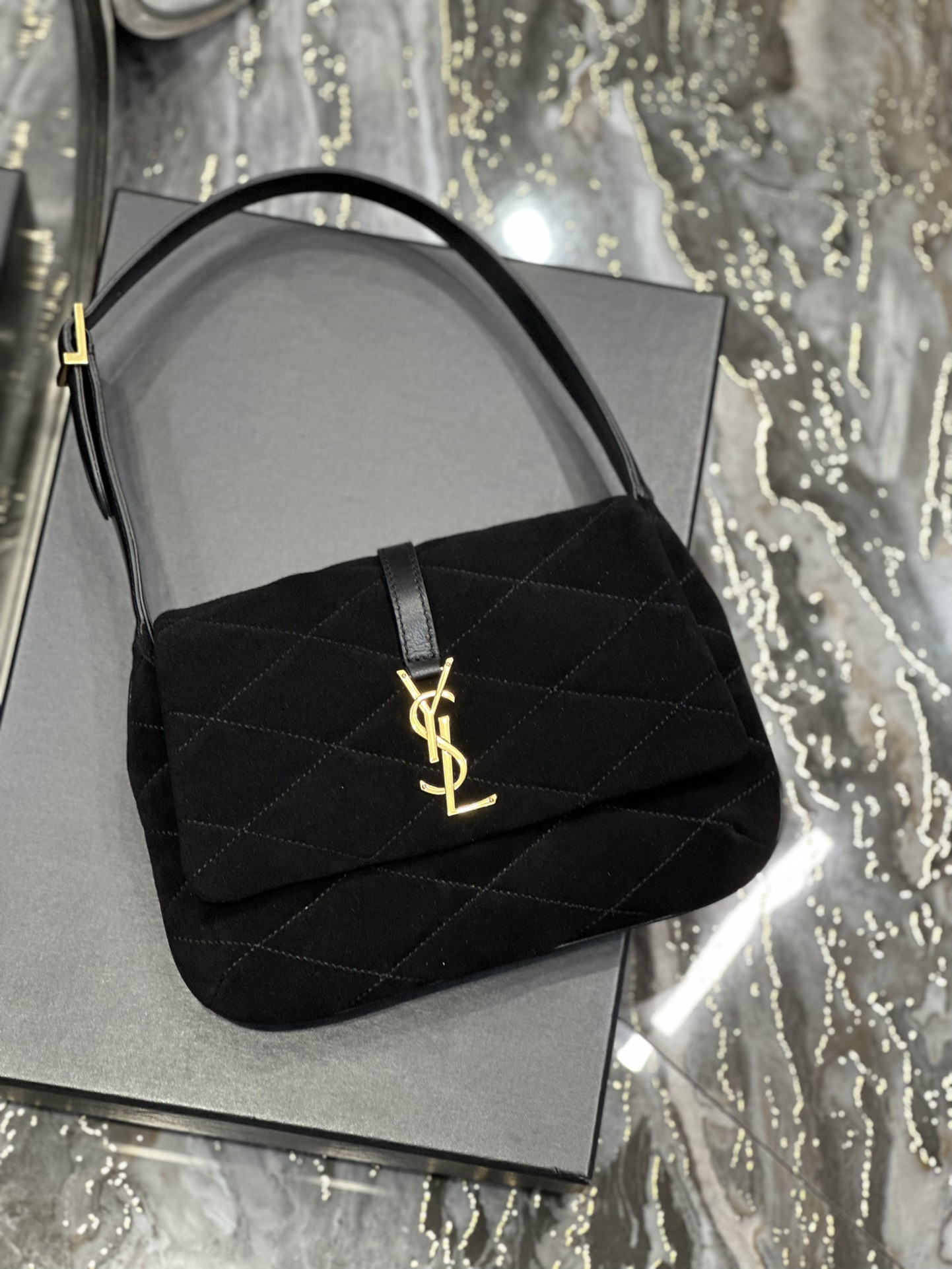Y*L LE 57 HOBO BAG 24×18×5.5cm