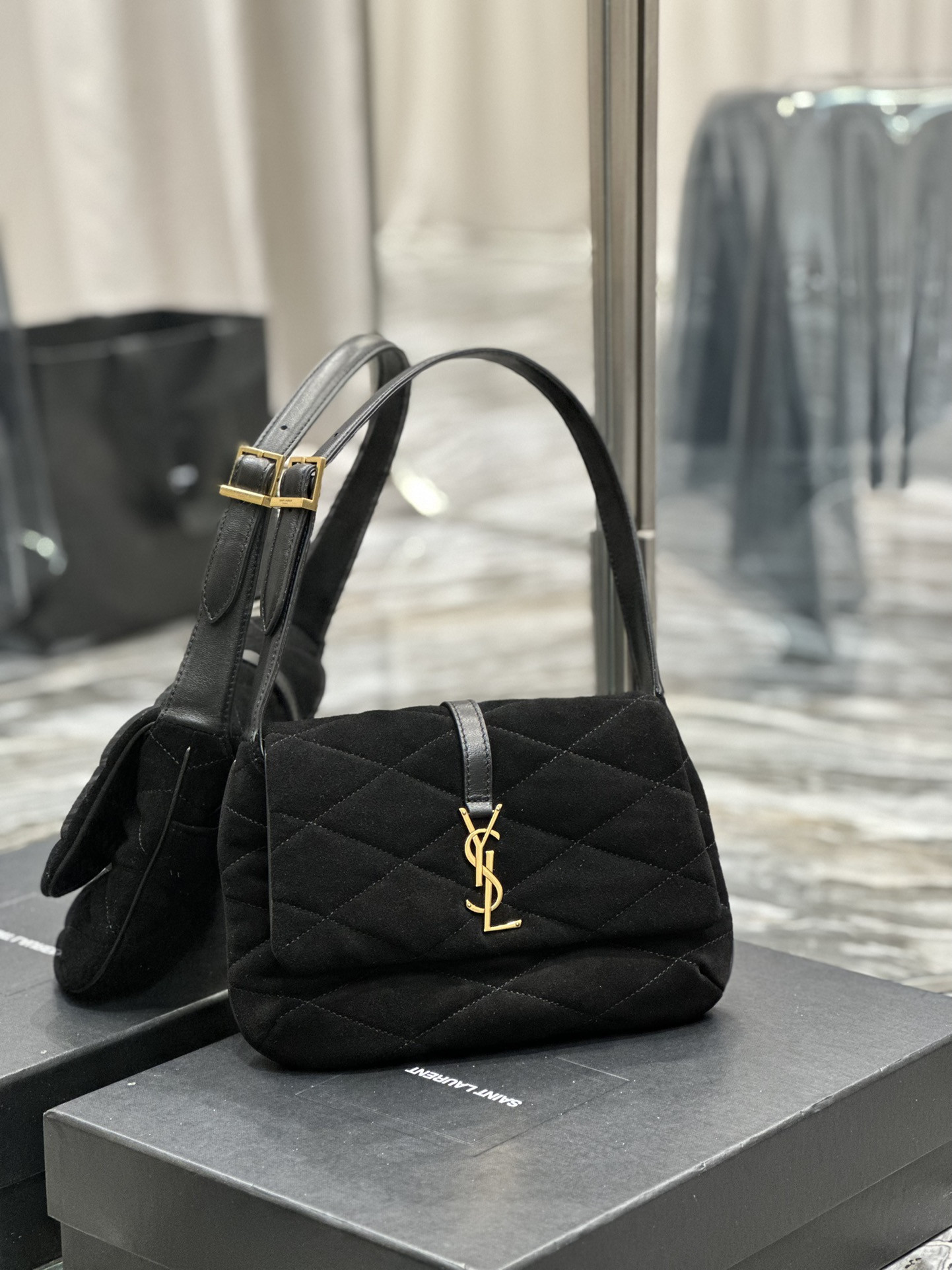 Y*L LE 57 HOBO BAG 24×18×5.5cm