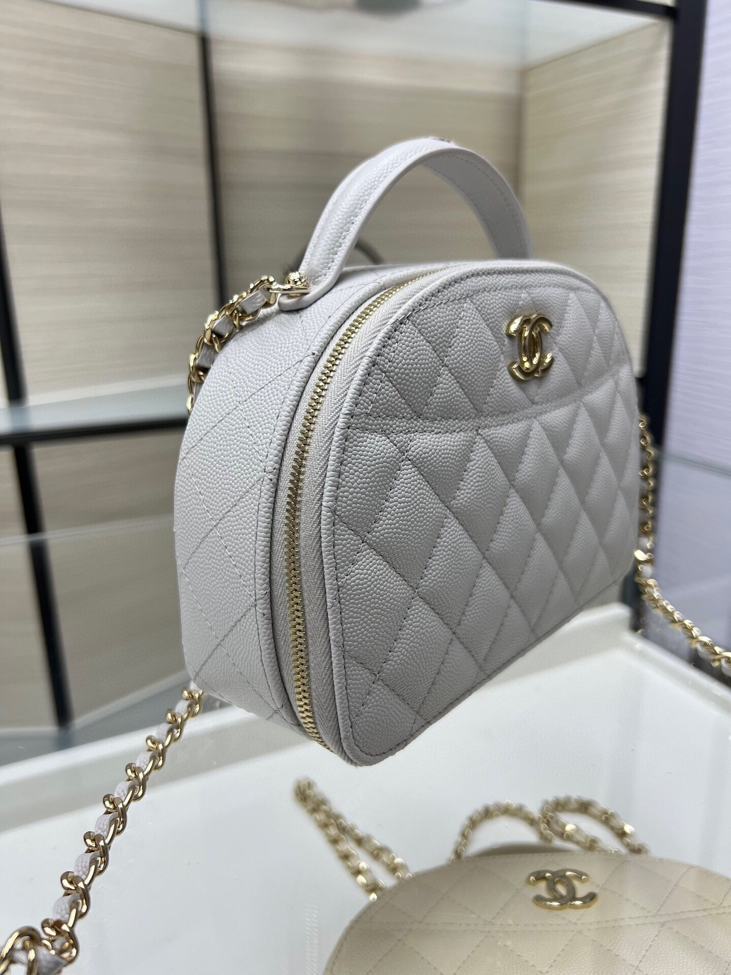 Ch*el 25C Chain shell bag 18X16X6cm