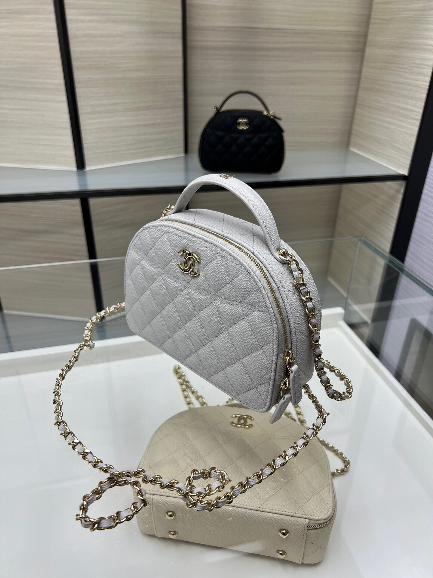 Ch*el 25C Chain shell bag 18X16X6cm