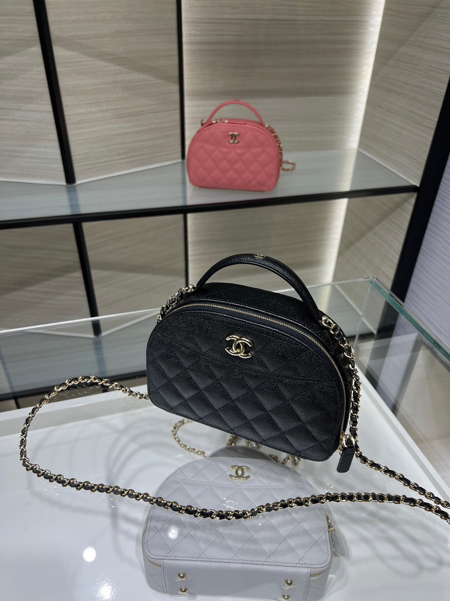 Ch*el 25C Chain shell bag 18X16X6cm