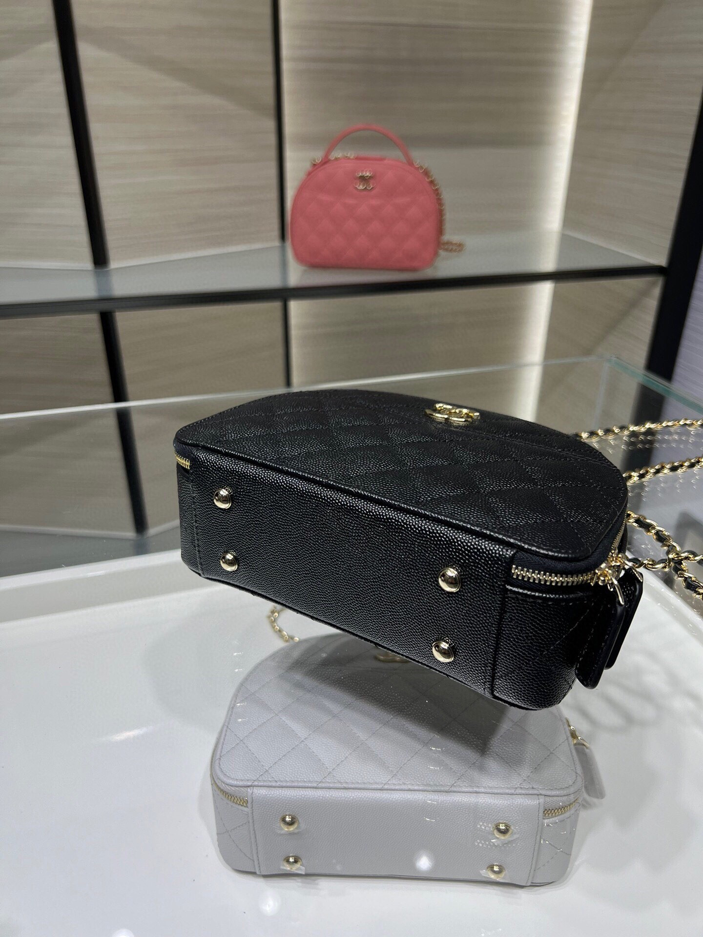 Ch*el 25C Chain shell bag 18X16X6cm