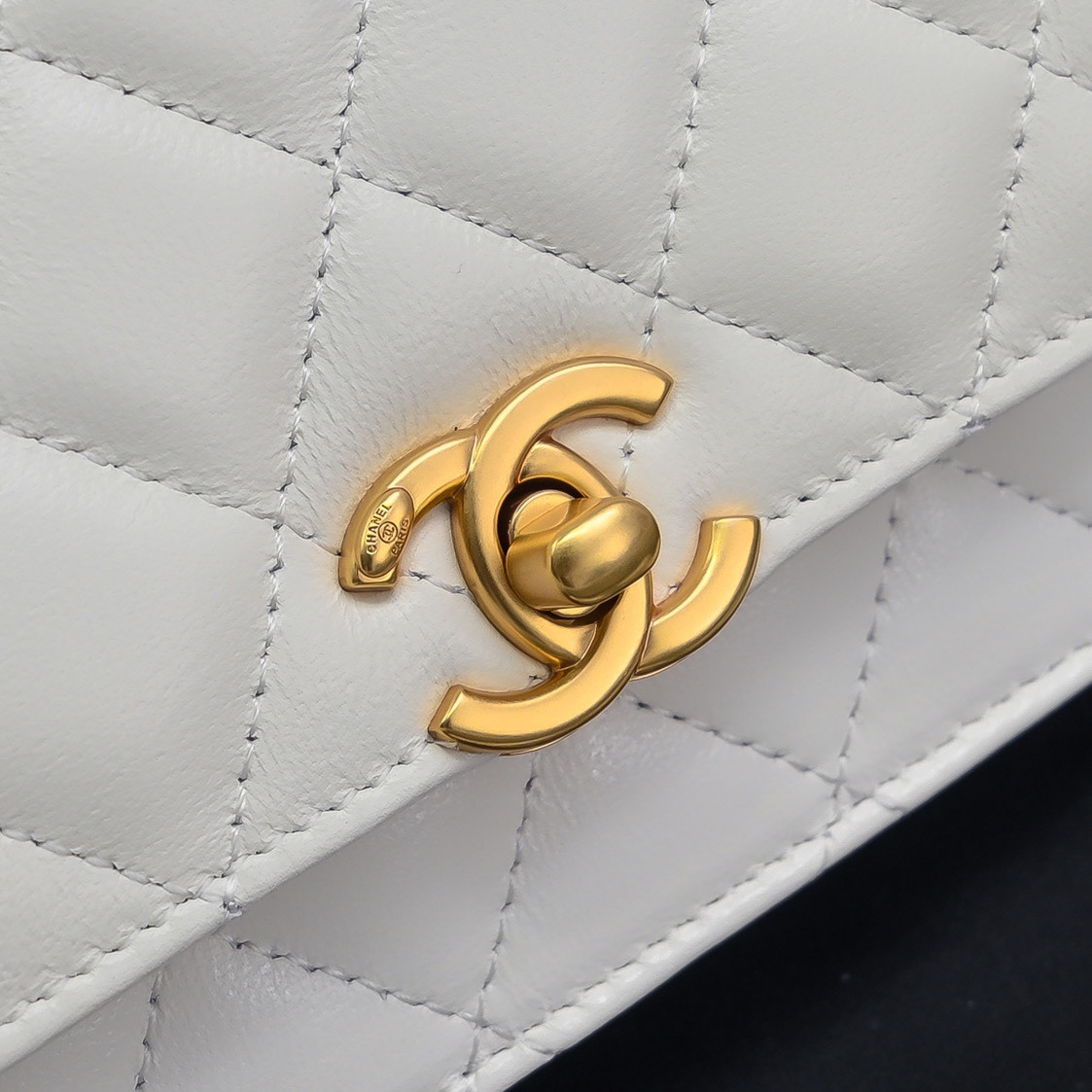 Ch*el Clutch With Chain 19cm