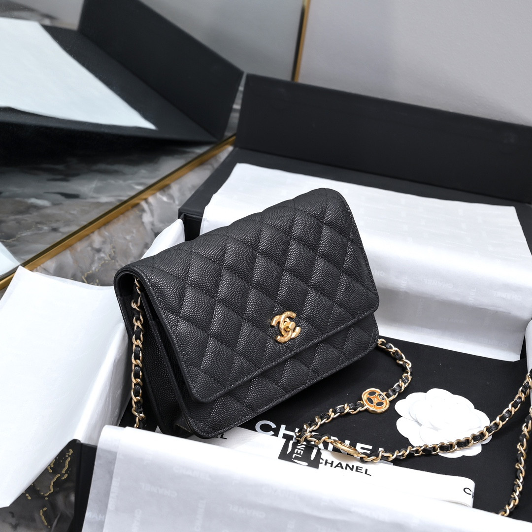 Ch*el WOC CLASSIC WALLET ON CHAIN 19cm