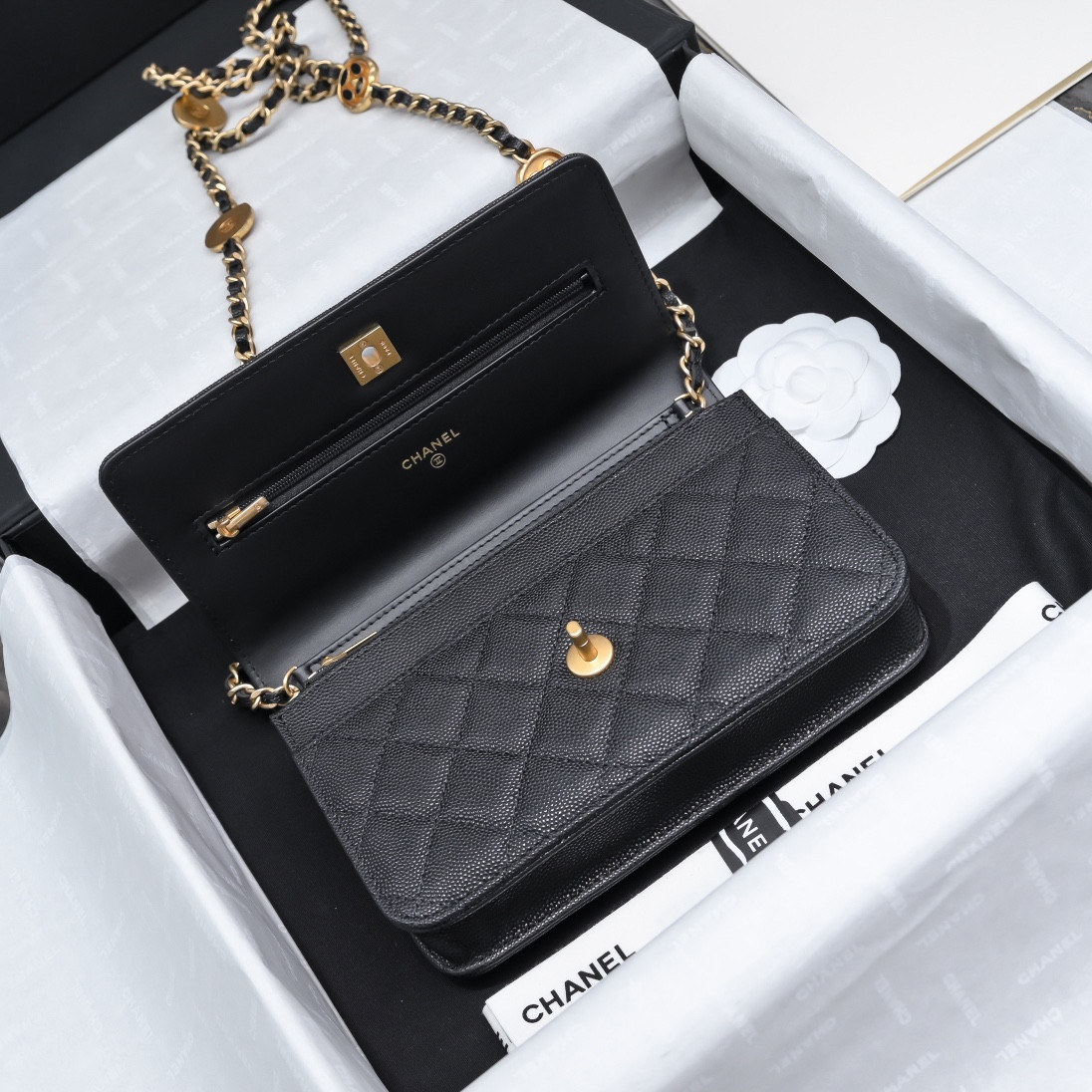 Ch*el WOC CLASSIC WALLET ON CHAIN 19cm