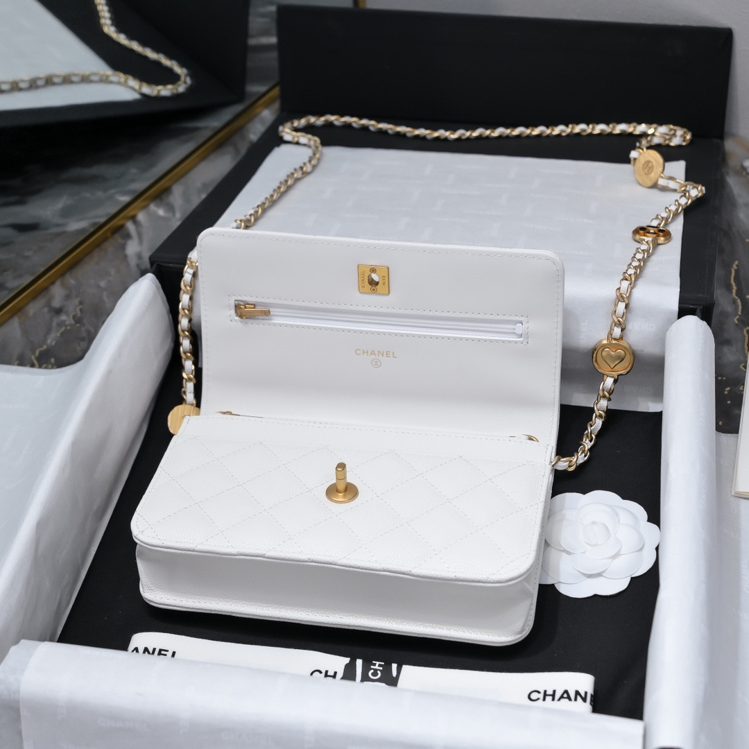 Ch*el WOC CLASSIC WALLET ON CHAIN 19cm