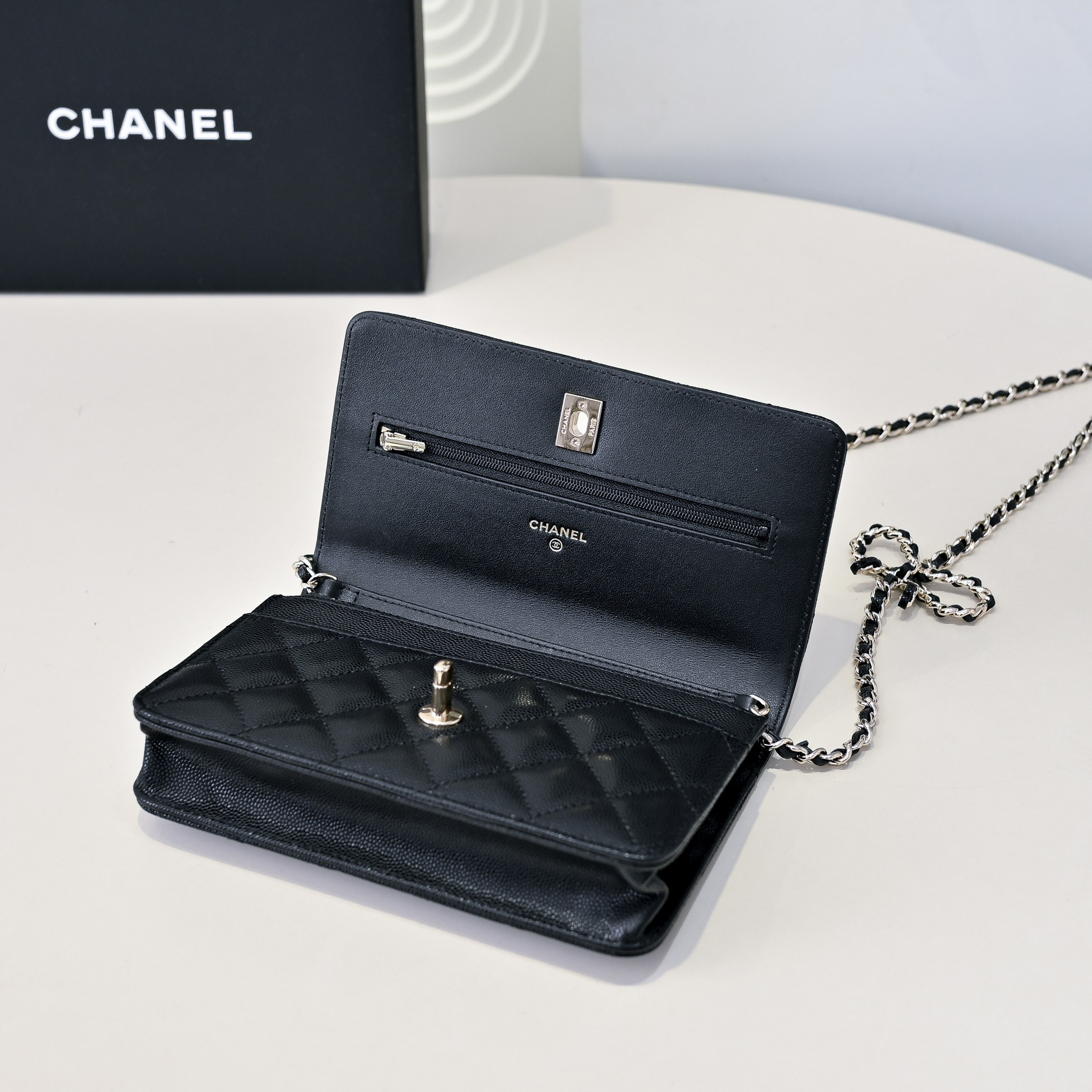 Ch*el WOC CLASSIC WALLET ON CHAIN 12.3x19.2x3.5cm