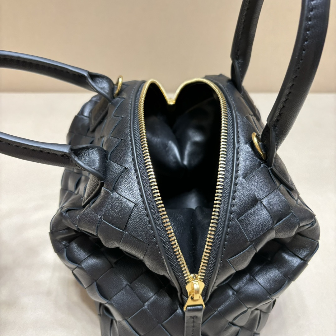 Bo*te*ga Ve*ne*ta bauletto bag 20.5x15.5x10cm