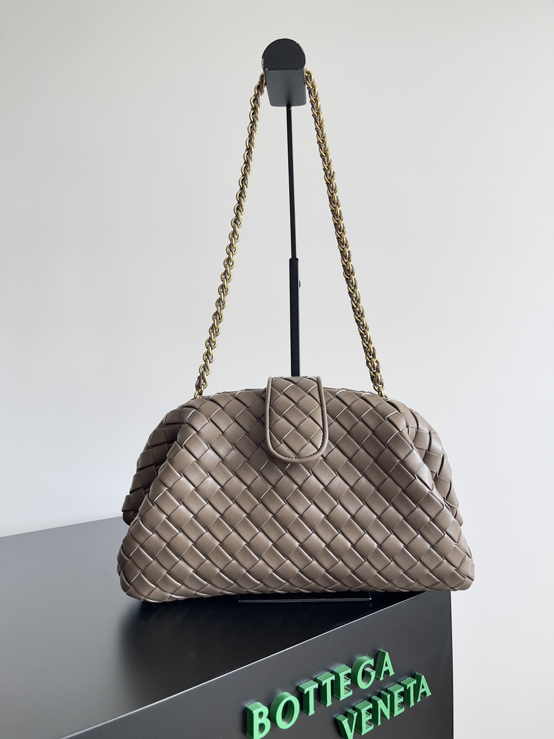 Bo*te*ga Ve*ne*ta LAUREN CLUTCH Andiamo Parachute 31x16.5x11cm