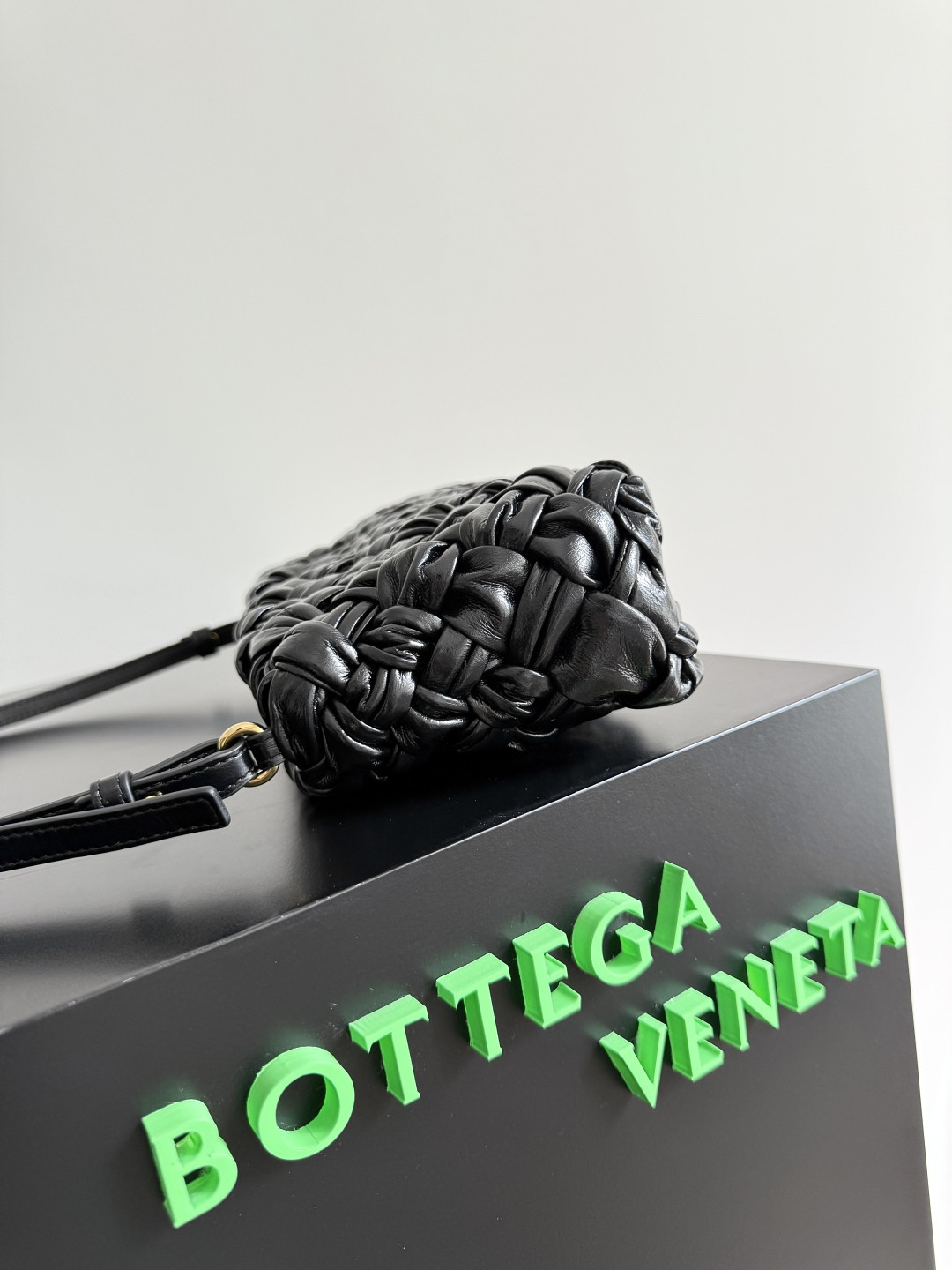 Bo*te*ga Ve*ne*ta Kalimero cha cha 28.5x15x6cm 785780