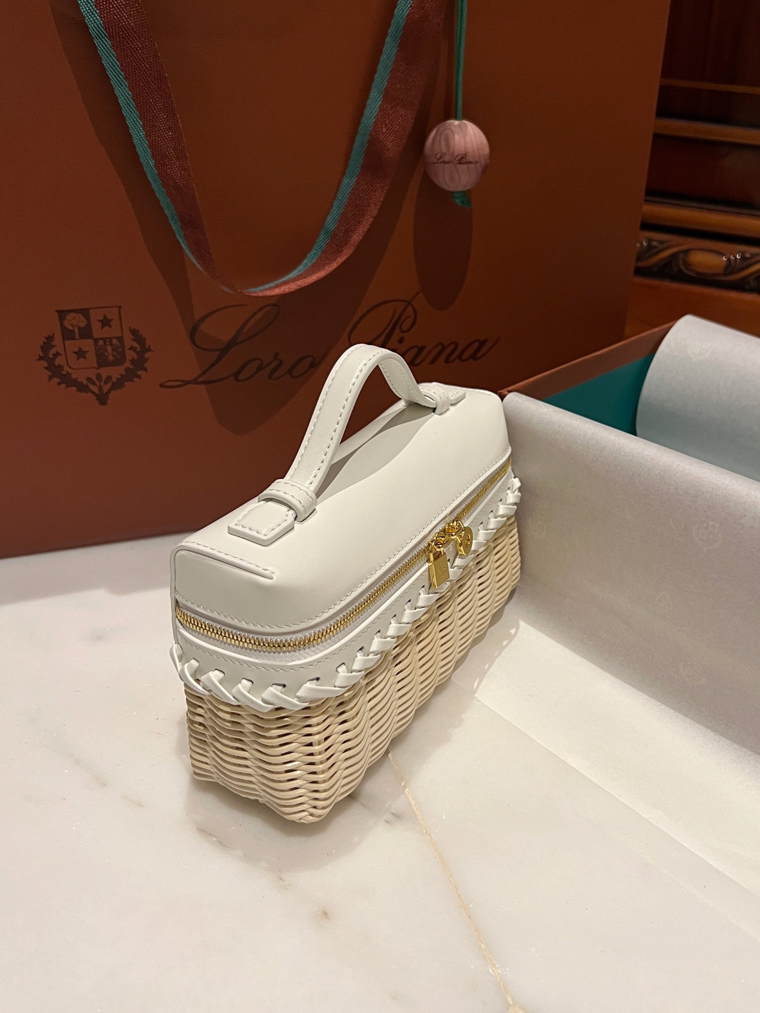 L**o p*ana Extra Pocket L19 Wicker Bag 19 x 11.5 x 7cm
