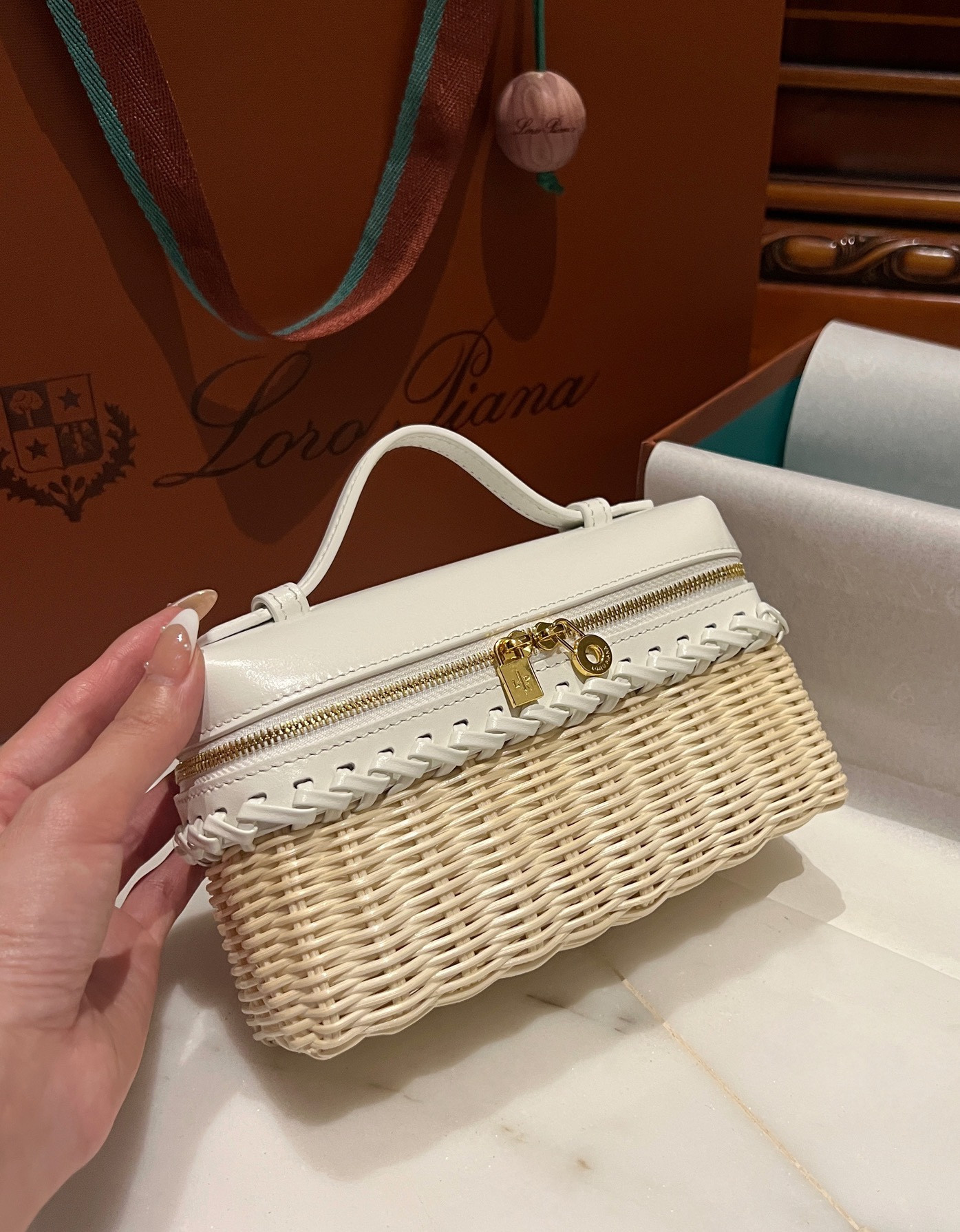 L**o p*ana Extra Pocket L19 Wicker Bag 19 x 11.5 x 7cm