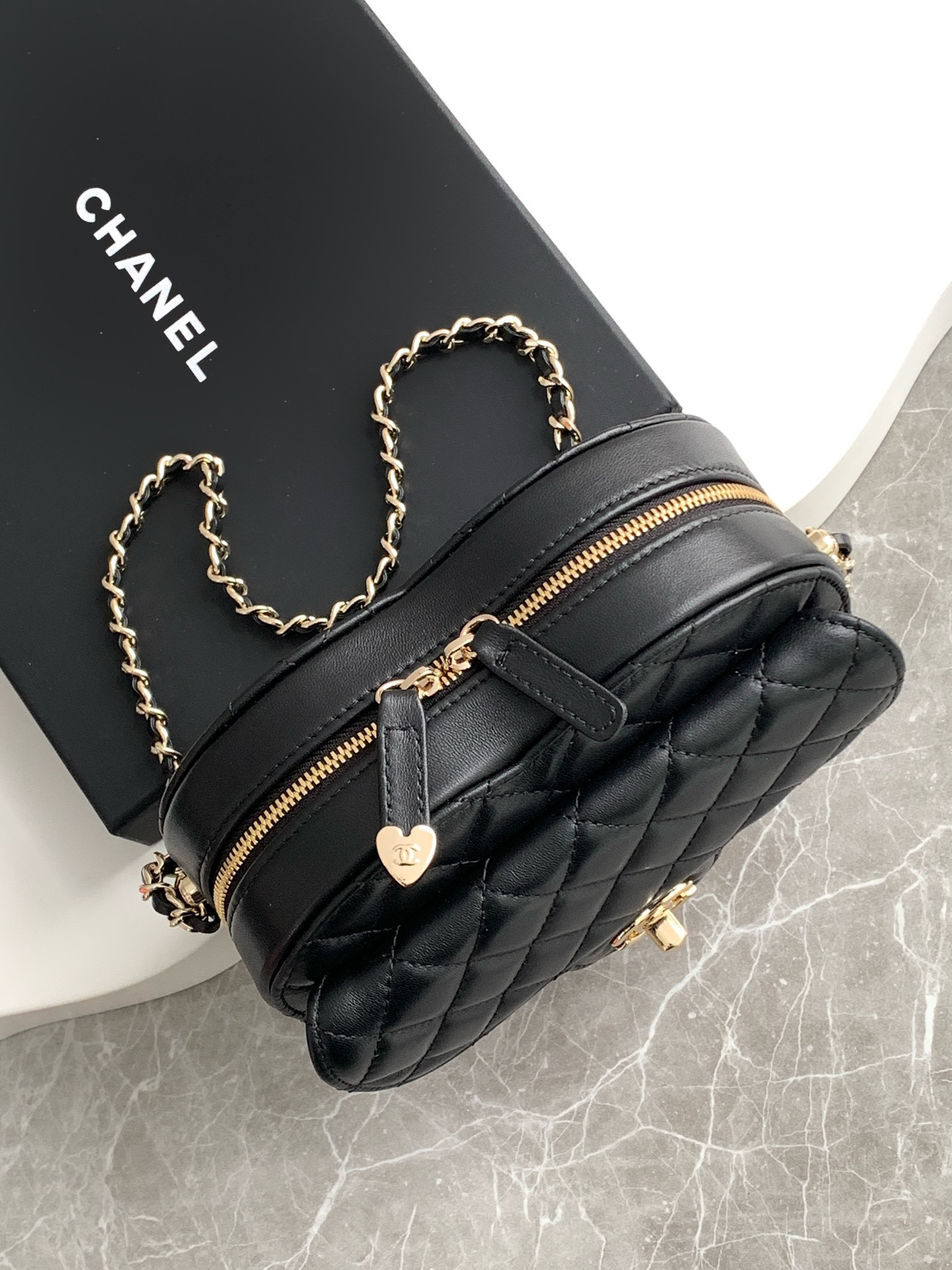 Ch*el 22cc Love Bag AS3191 18x16.5x6.5cm