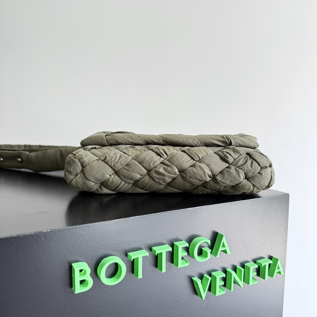 Bo*te*ga Ve*ne*ta Small Rumple Messenger 21x14x5cm