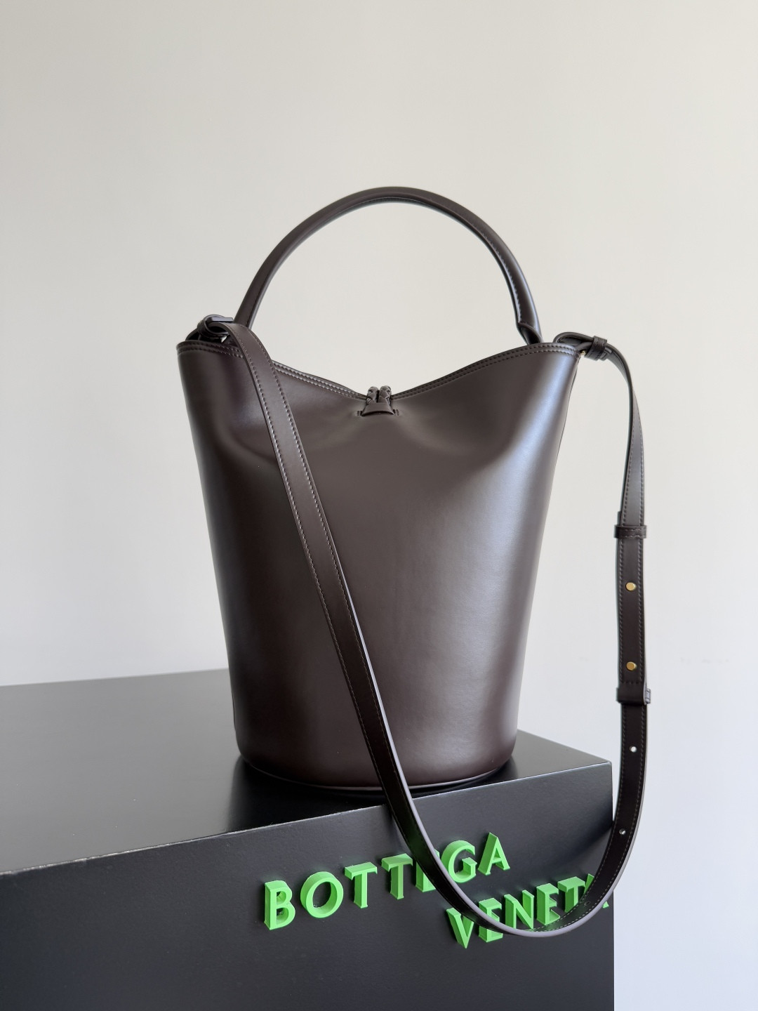 Bo*te*ga Ve*ne*ta Medium Liberta Bucket 30x18x18cm
